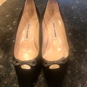 Manolo Blahnik black suede pointed toe pump with bow detail